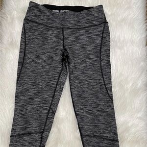 Victoria’s Secret sport leggings size medium opening on back of leggings.
